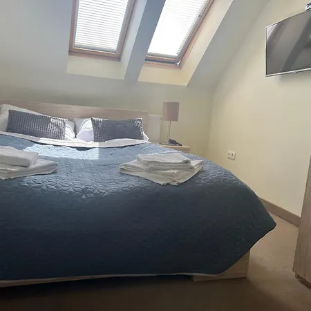 Szara U Ksawerego 3*