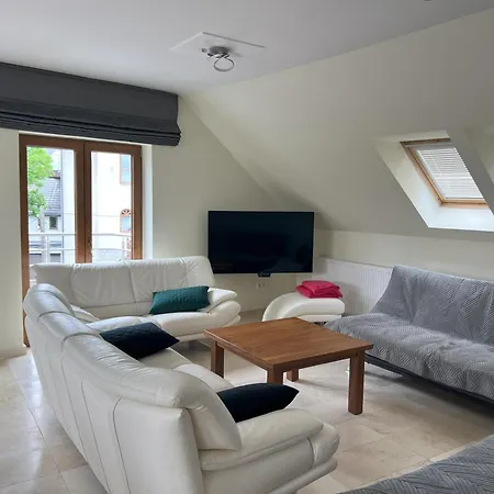 לינה וארוחת בוקר Szara U Ksawerego 3*